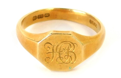 An 18ct gold gentleman's signet ring, with octagonal panel, bearing initials HB, size U, 8.2g.