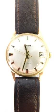 An Avia 9ct gold gentleman's wristwatch, with silvered coloured dial, with date aperture, on brown leather strap, watch head 3cm diameter, 27.2g all in.