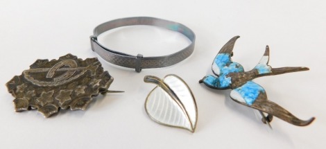 Silver and other jewellery, comprising a silver child's bangle with engraved decoration, a Victorian brooch with Maple leaves and horseshoe, a single Norwegian silver and enamel clip on earring, and a silver and enamel swallow brooch, 17.7g all in, (AF). 