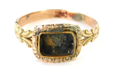 A Victorian Memorial ring, with vacant panel and scroll V shaped shoulders, yellow metal unmarked, size M, 1.4g.