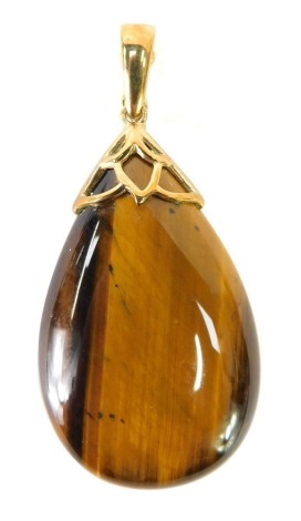 A tiger's eye tear drop pendant, on a yellow metal clip pendant mount, marked 375, 5cm high, 10g all in.