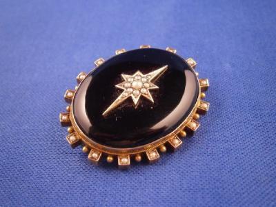 A Victorian yellow metal mourning brooch