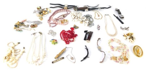 Costume jewellery and effects, comprising spray brooch, Smith's wristwatch, beaded necklaces, etc. (1 box)