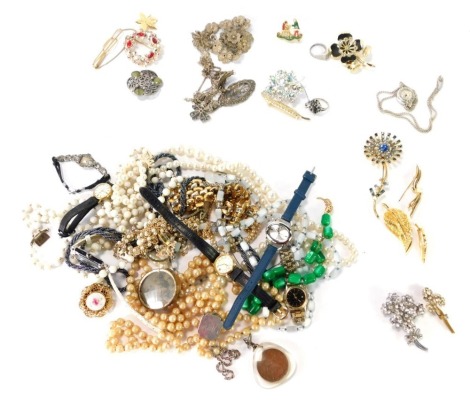 Costume jewellery and effects, to include bar brooches, dress rings, necklaces, etc. (a quantity)