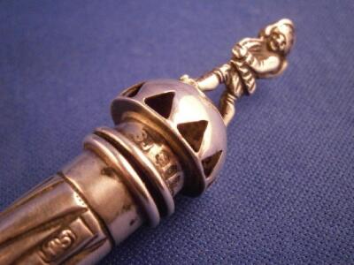 A Victorian silver bodkin case - 2