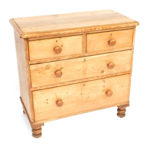 A Victorian stripped pine chest of drawers, 86cm wide.