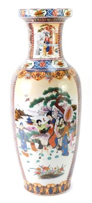 An Oriental vase, imari style with Geishas, 60cm high. - 4