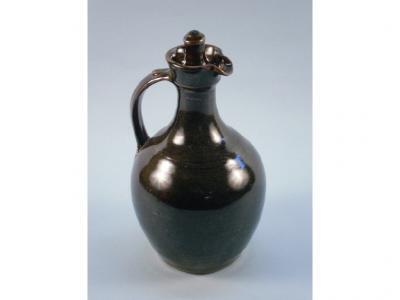 A Studio Pottery ewer and stopper by Ray Finch of Winchcombe