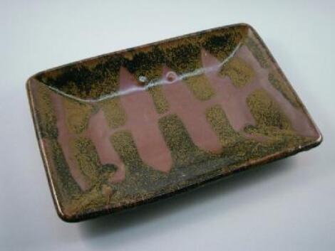 A Studio Pottery rectangular dish by Ray Finch of Winchcombe with a maroon