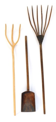 An agricultural fruitwood shovel, a similar six prong fork and another. (3)