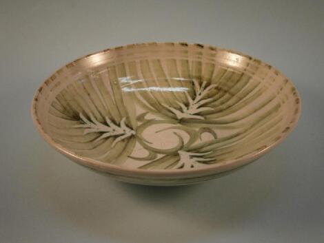 A Studio Pottery bowl by Geoffrey Eastop decorated in green and cream