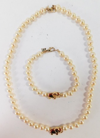 A cultured pearl elephant necklace and bracelet set, with cultured pearls with central elephant silver gilt, 18cm long, and a necklace of similar design, 40cm long, boxed.