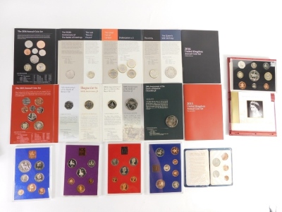 Various Royal Mint coin sets, United Kingdom proof collection 2002, 2016 annual coin set, another 2015, coins of Great Britain and Northern Ireland 1977, First Decimal Coin set, Great Britain and Northern Ireland set 1980, and two others 1981 and 1982. ( - 3