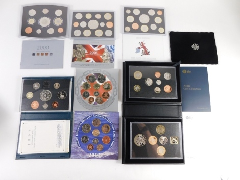 Various coins, Royal Mint coin sets, 2004, 2006, 2003, 2005, United Kingdom Uncirculated Coin Collection 1982, and another 2001. (a quantity)