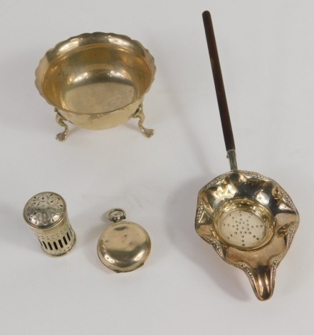 A Victorian silver bowl, by the Haseler Bros., with flared rim on hoof feet, a hollow silver pepper pot, a sieve with turned wooden handle, and a spring loaded sovereign case, various dates and makers, 4.5oz all in.