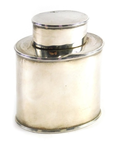 A Victorian silver tea caddy, of oval form with removable lid, London 1899, 9cm high, 4.7oz.