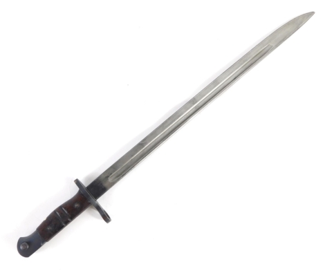 A Remington American bayonet, number 9191317, stamped US, with wooden handle, compressed hilt and textured blade, 51cm long.