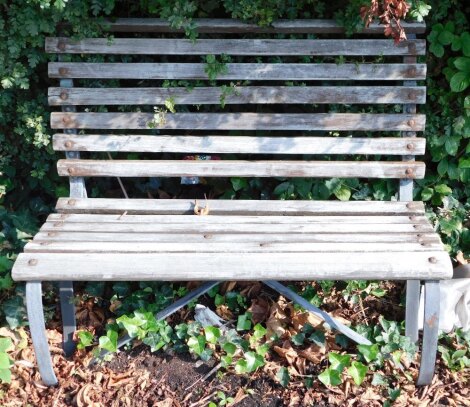 A slatted wooden bench, of small proportion, 106cm wide.