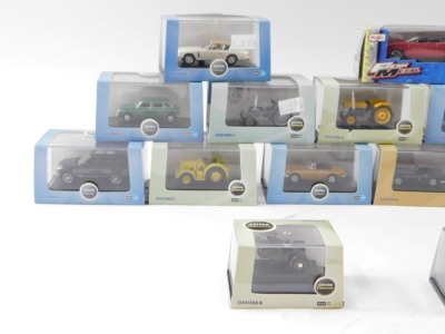 Oxford vehicles, 1:76 scale, to include the Oxford Commercials, Oxford Automobile Company, and Oxford Military, each in presentation case. (19) - 2