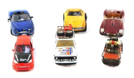 A group of diecast vehicles, comprising Ferrari, 1:18 scale, 1958 Testarossa 250, Maisto Alfa Romeo Spider, Maisto Ford Focus, 1:24 scale, Polistil Mini Cooper, Mira Nissan Patrol, and a Tonka Datsun 280Z, (6)