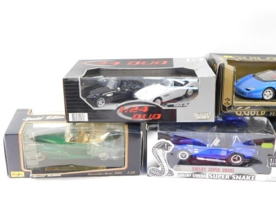 A group of diecast vehicles, 1:18 scale, comprising Maisto Mercedes Benz 300S, Shelby Cobra Super Snake, a Revell 69 Corvette Convertible, Motormax twin car set, Guiloy Ferrari Mythos, and a Muscle Machines American Muscle car, mainly boxed. (6) - 2