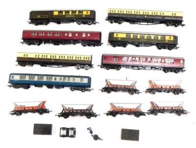 A group of OO gauge carriages, to include Inter-City M14052, GWR buffet carriage, goods wagons, etc. (1 tray)