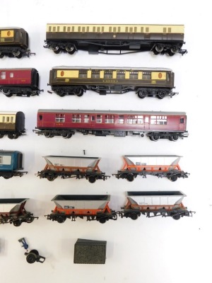 A group of OO gauge carriages, to include Inter-City M14052, GWR buffet carriage, goods wagons, etc. (1 tray) - 3