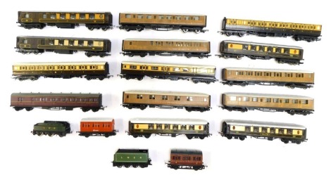 A group of OO gauge carriages, LNER, GWR, buffet carriages, green wagons, coal wagons, etc. (1 tray)