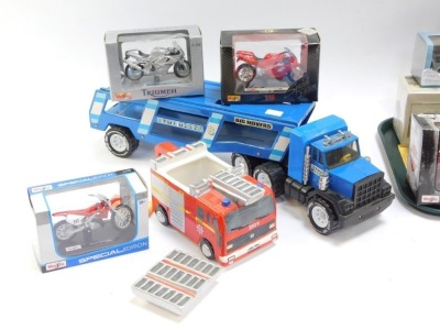 Diecast vehicles, comprising a Big Movers transport, pottery fire engine, Harley Davidson motorcycle, Welly Triumph, Seacal agricultural car, E Type Jaguar, Country Wares, Ducati and others bicycles, etc. (1 tray plus) - 2