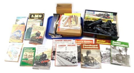 Train ephemera and trinkets, to include locomotive books, two Kitmaster Builds, various plastic kits, empty boxes, and collector's cards. (3 trays)