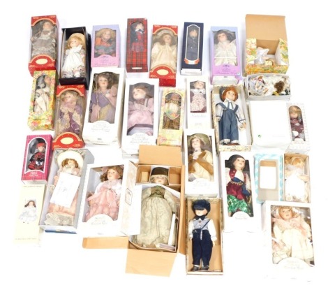 Collector's dolls, to include Leonardo Collection, Regency Fine Art, and others, all boxed. (a large quantity)