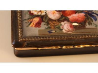 A Georgian tortoiseshell and gold trinket box - 4