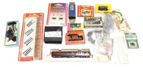 Railway OO gauge accessories, comprising Hornby Railways R537 fencing, Hornby R561 People, Model Scene Porters, a Wrenn OO gauge wagon, Tri-ang wagon, carriages, signalling, Hornby Dublo D12 tender, etc. (1 box)