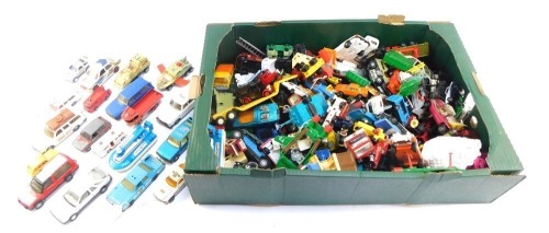 A large quantity of diecast vehicles, cars and accessories, play worn. (1 box)