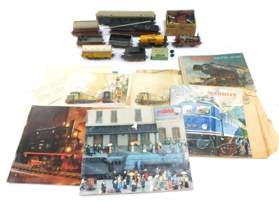 OO gauge railway accessories, comprising a Marklin carriage, Dinky Toys station staff, part wagons, buffers, Marklin magazines, etc. (1 box plus)