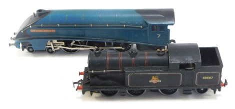 A British Railways OO gauge locomotive, No 69567, Type EDL17, black livery, and a Sir Nigel Gresley No 7 loco, (AF). (2)