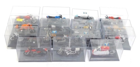 Diecast motorcycle models, to include Moto Guzzi Le Mans, Honda CB750, BMW R51, Norton Commando, Kawasaki Mac, Triumph T120, and others, boxed. (1 tray)