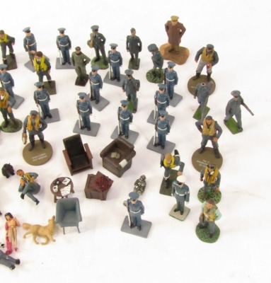 Painted metal figures, soldiers, station guards, etc. (1 bag) - 3