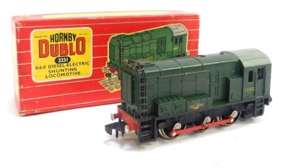 A Hornby Dublo HO/OO diesel electric shunting locomotive, 0-6-0, 2231, two rail, boxed.