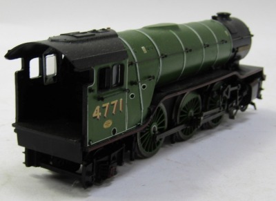 A Bachmann OO gauge LNER class V2 4771 green arrow locomotive, 2-6-2, 4771 in green livery. - 3