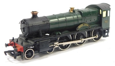 A Mainline 00 gauge GWR 7800 class Hinton Manor locomotive, 4-6-0, 7819 in green livery.