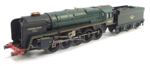 A Hornby OO gauge Evening Star locomotive and tender, in green livery, BR standard class 9F, 2-10-0, 92220.