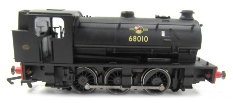 A Hornby OO gauge ST J94 locomotive, R2855, black livery, 0-6-0, 68010.