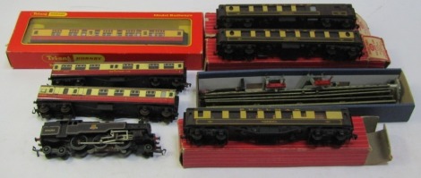 Tri-ang Hornby and Hornby Dublo Railways, comprising Hornby Dublo 4037 Pullman Car, 4036 Pullman Car, and 4035 Pullman car, various track and buffers, a Hornby Dublo 80054 locomotive, two tin plate Hornby Dublo rails, and a Tri-ang Hornby R626 composite c