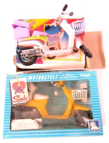 Sindy collectables, comprising The Sindy Motorcycle, Sindy Scooter, boxed. (2)