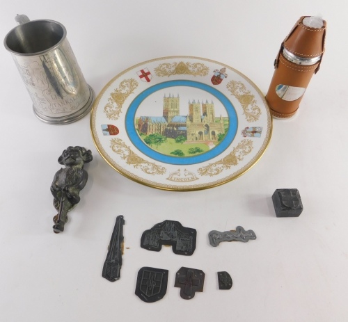 Various Lincoln related items, tankard, Freeman of Lincoln drink set, Lincoln imp door knocker 12cm high, decorative plate, etc. (a quantity)