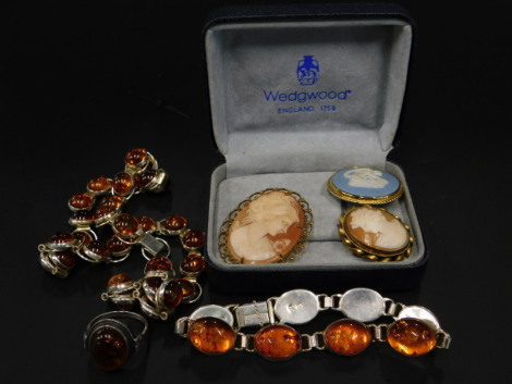 Various costume jewellery