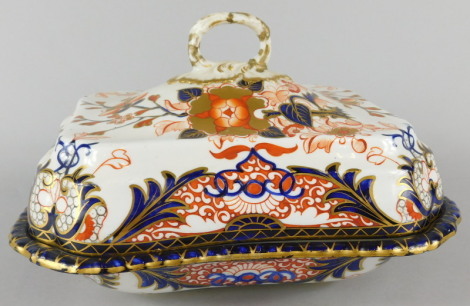 A 19thC Derby Imari pattern tureen and cover