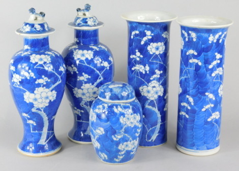 Five items of Chinese porcelain