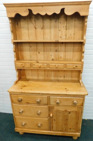 A 19thC and later pine dresser